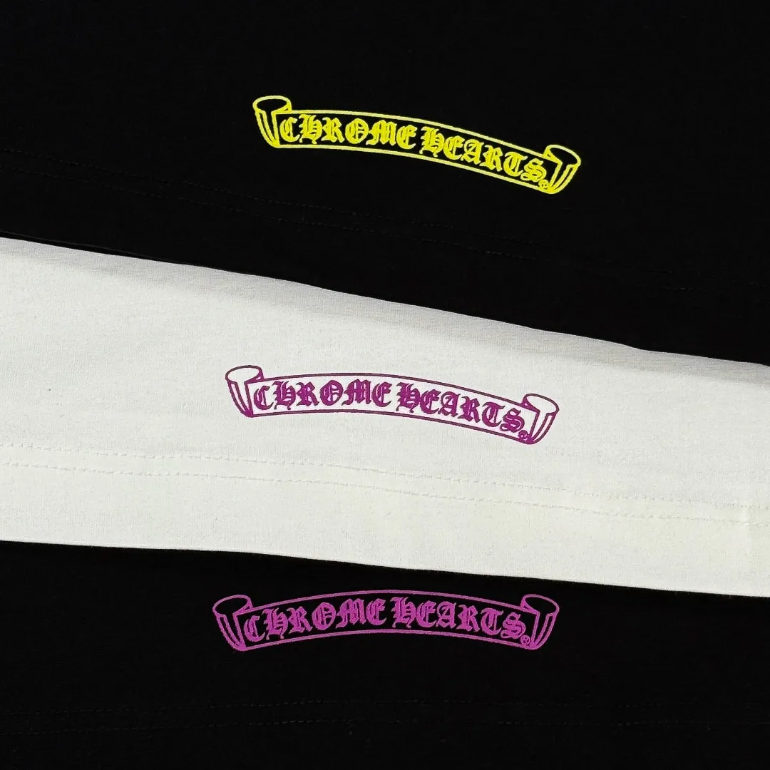 P170 Chrome Hearts Chrome Hearts 25 high version. The fabric is made of 300 grams of high-density pure cotton. It does not deform or shrink. It has three complete labels. It is the same style for men and women. Technology: thick silicone printing. Color: three colors. SIZE: S-XL.